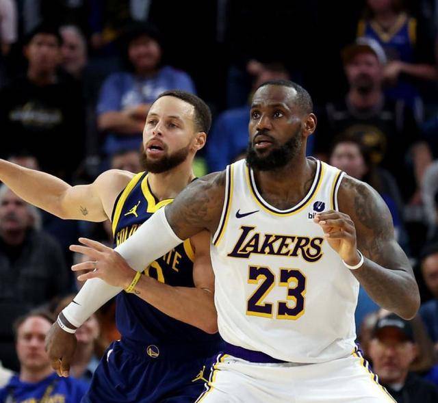 开云体育赛事观看入口库里焦点对战，蒂姆与50激战TL分钟，出色防守胜负难料！