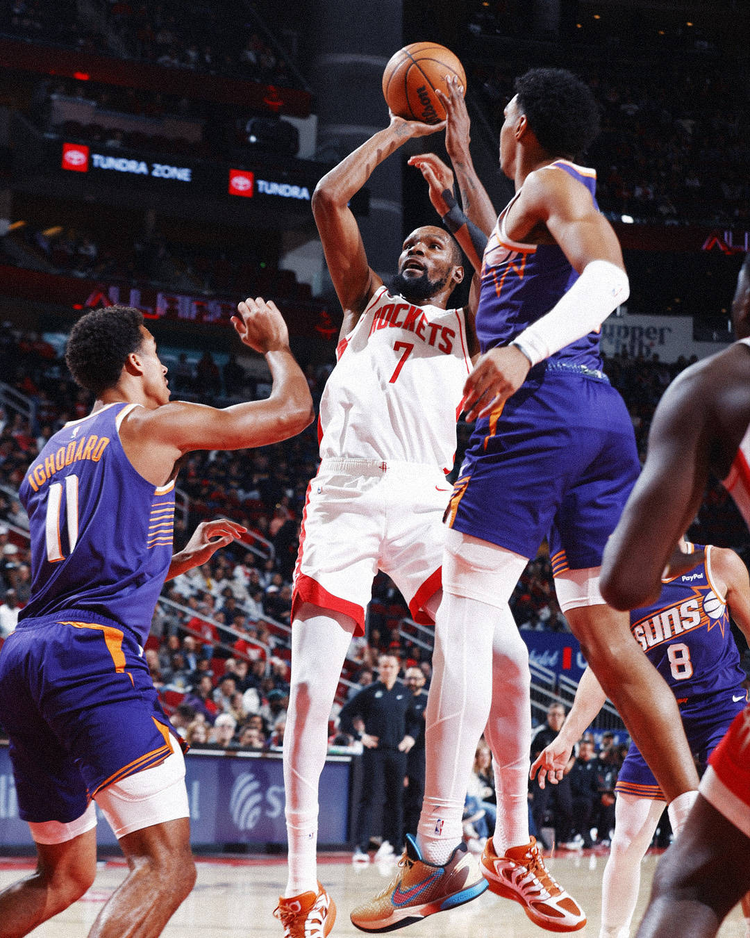 今晨NBA常规赛传出新动向，尼斯迎来里程碑，管理层表态——质疑声仍在，身体对抗强度拉满的简单介绍