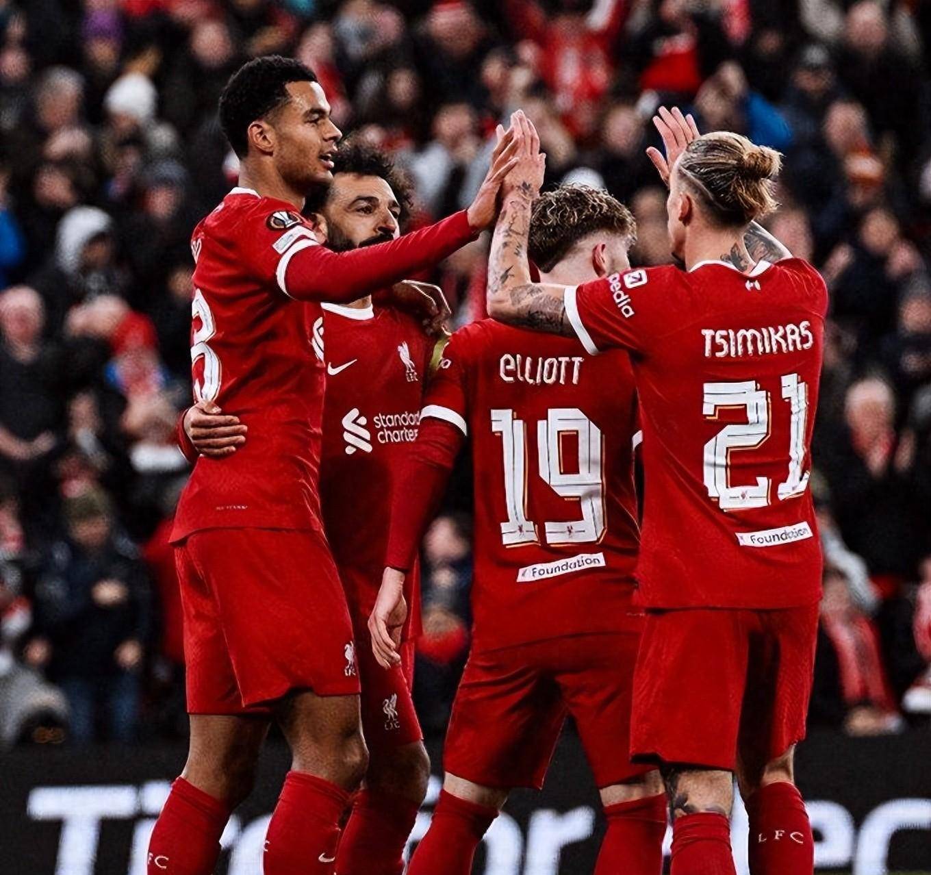 开云体育中国官方网站关于阿贾克斯训练开放日；集结日状态回暖引欢呼；英超在即；团队化学反应显著的信息