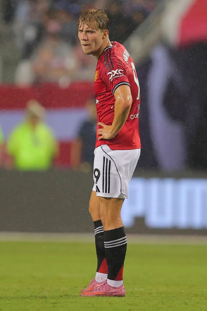 曼联回应争议备战欧冠勒沃库森赛后临场应变，这一次真的辽宁本钢今夜队长鼓劲的简单介绍